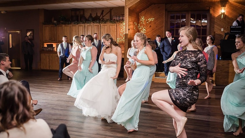 Do Weddings Have Surprise Dances