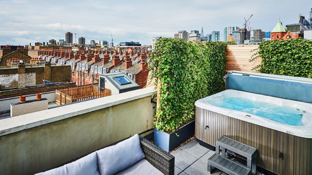 Is London a good place to visit solo