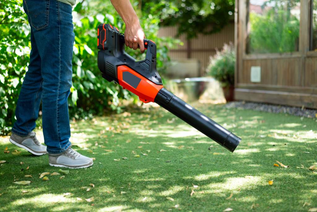 use a leaf blower to dry a wet lawn