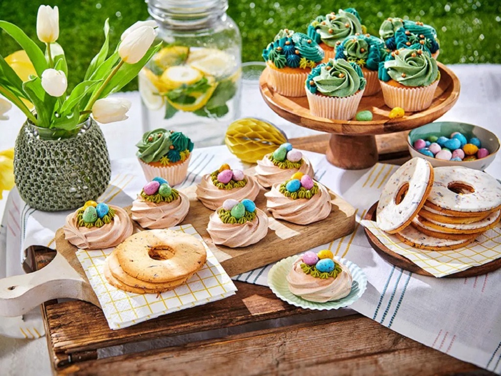Can you make your own cookie decorating kit at home