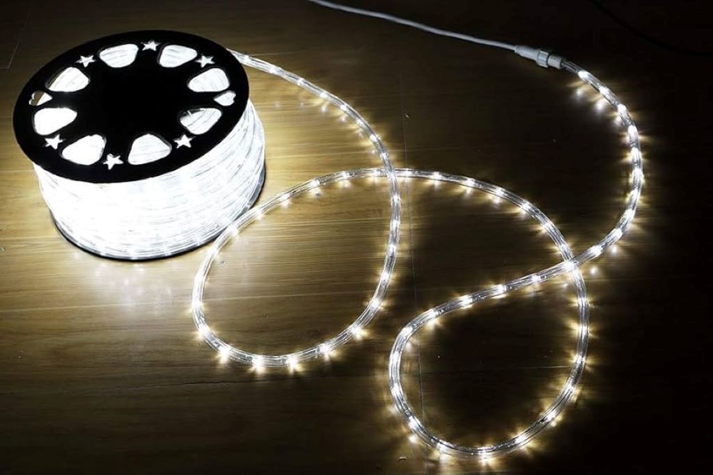 DINGFU 50ft waterproof LED rope lights glowing outdoors at night